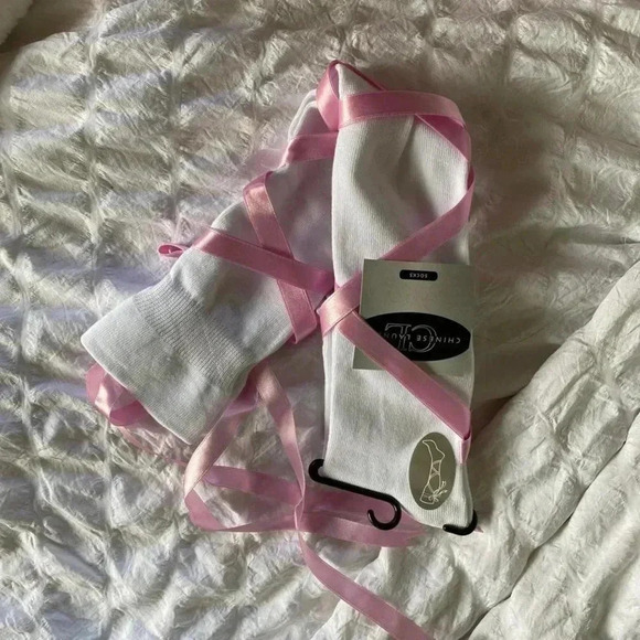 NWT white & pink ribbon lace up ballet knee high socks. - Picture 4 of 5